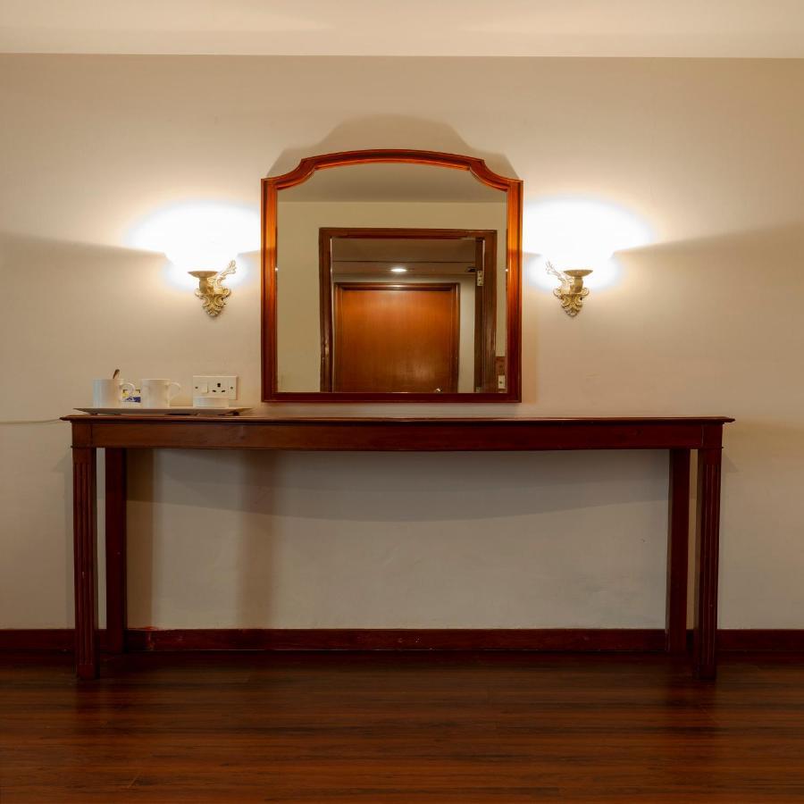Hotel Crystal Palace Мератх Экстерьер фото